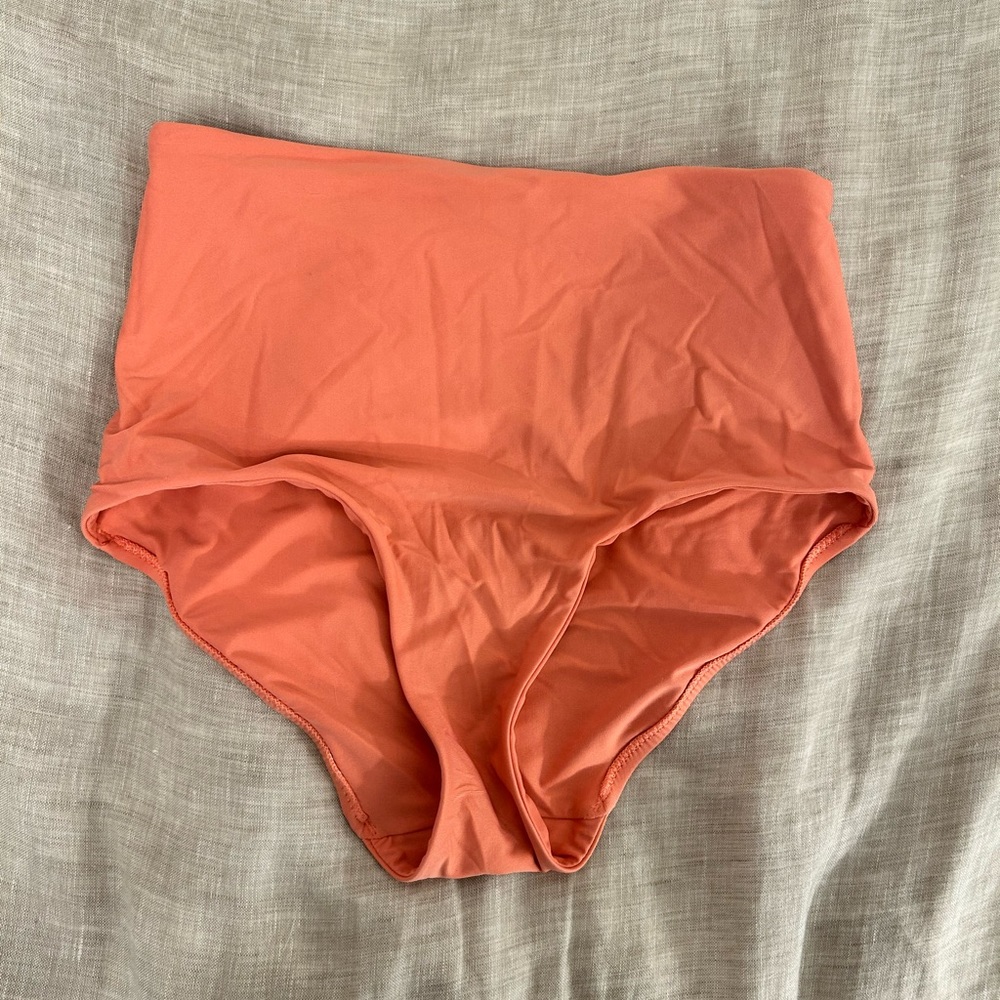 lululemon high waisted swimsuit bottoms size 0 pink color LIKE NEW CONDITION
